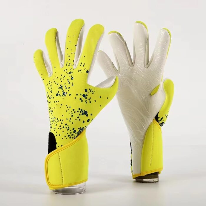 imported-image-6890465d35756.jpeg High Quality Football Goalkeeper Gloves - Image 1